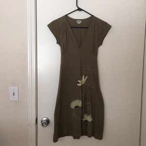 Cotton dress with stitched floral pattern